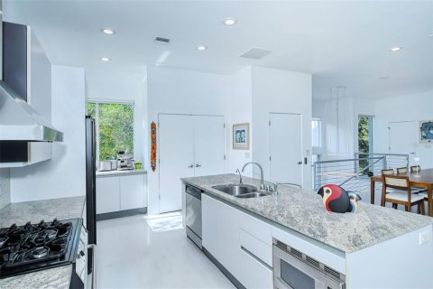 House in Sarasota, Florida 3 bedrooms, 328.04 sq.m. № 252485 - photo 18