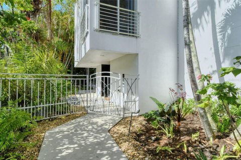 House in Sarasota, Florida 3 bedrooms, 328.04 sq.m. № 252485 - photo 3