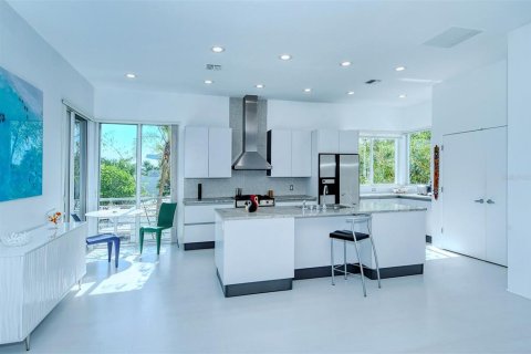 House in Sarasota, Florida 3 bedrooms, 328.04 sq.m. № 252485 - photo 13