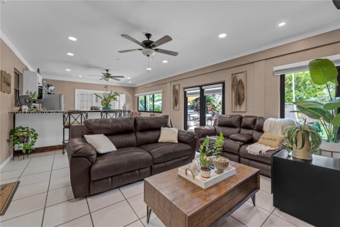 House in Homestead, Florida 4 bedrooms, 198.07 sq.m. № 1756641 - photo 11