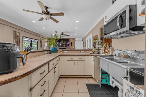 House in Homestead, Florida 4 bedrooms, 198.07 sq.m. № 1756641 - photo 13