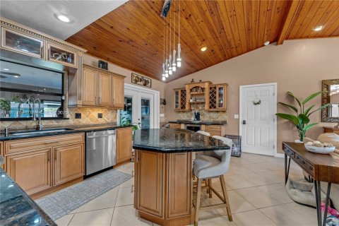 House in Homestead, Florida 4 bedrooms, 198.07 sq.m. № 1756641 - photo 10
