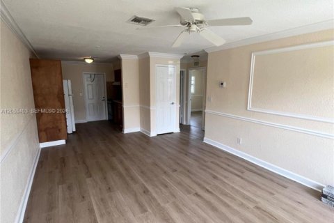 Apartment in Coral Springs, Florida 2 bedrooms № 2179274 - photo 2