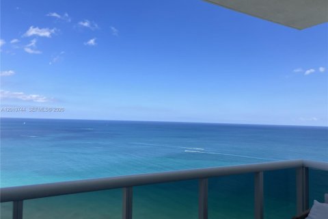 Condominio en Sunny Isles Beach, Florida, 2 dormitorios  № 2073584