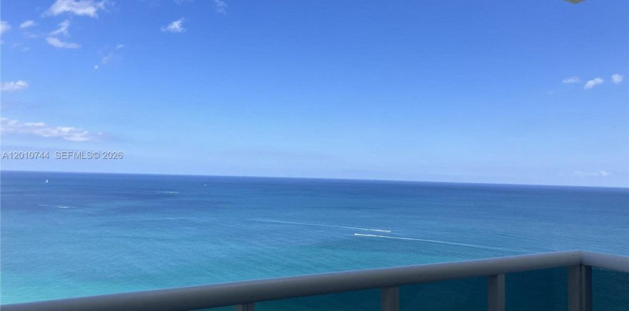 Condominio en Sunny Isles Beach, Florida, 2 dormitorios  № 2073584