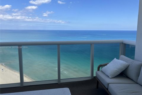 Condominio en alquiler en Sunny Isles Beach, Florida, 2 dormitorios, 145.86 m2 № 2073584 - foto 3