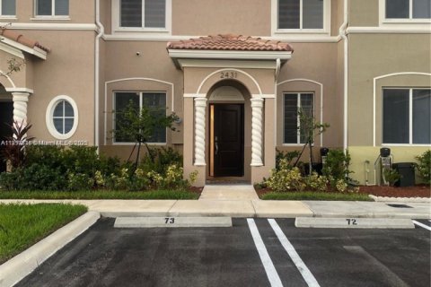 Townhouse in Homestead, Florida 3 bedrooms, 120.96 sq.m. № 1882433 - photo 1