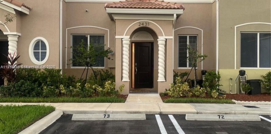 Townhouse in Homestead, Florida 3 bedrooms, 120.96 sq.m. № 1882433