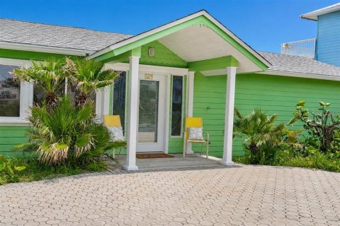 House in New Smyrna Beach, Florida 3 bedrooms, 149.39 sq.m. № 2302971
