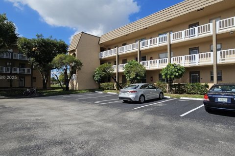 Condo in Sunrise, Florida, 2 bedrooms  № 1959821 - photo 6