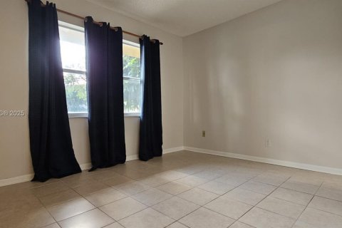 Condo in Sunrise, Florida, 2 bedrooms  № 1959821 - photo 7