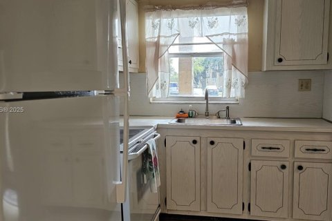 Condo in Sunrise, Florida, 2 bedrooms  № 1959821 - photo 15