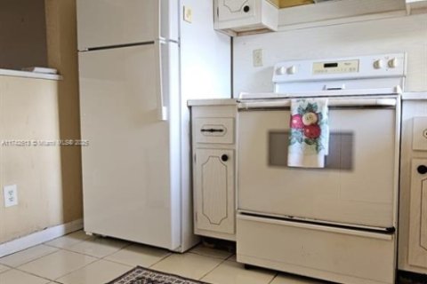 Condo in Sunrise, Florida, 2 bedrooms  № 1959821 - photo 14