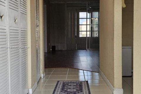 Condo in Sunrise, Florida, 2 bedrooms  № 1959821 - photo 10