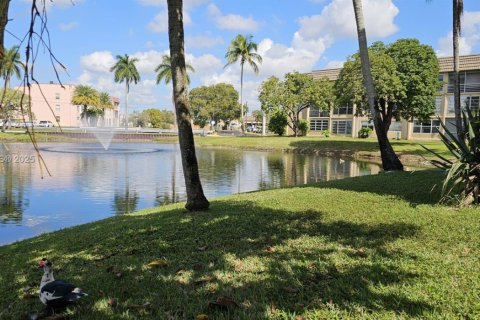 Condo in Sunrise, Florida, 2 bedrooms  № 1959821 - photo 2