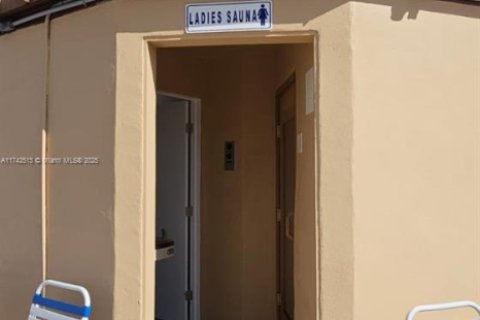 Condo in Sunrise, Florida, 2 bedrooms  № 1959821 - photo 27