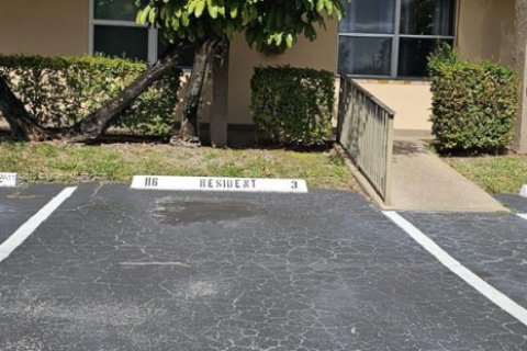 Condo in Sunrise, Florida, 2 bedrooms  № 1959821 - photo 12