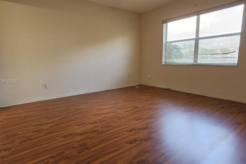 Condo in Sunrise, Florida, 2 bedrooms  № 1959821 - photo 9