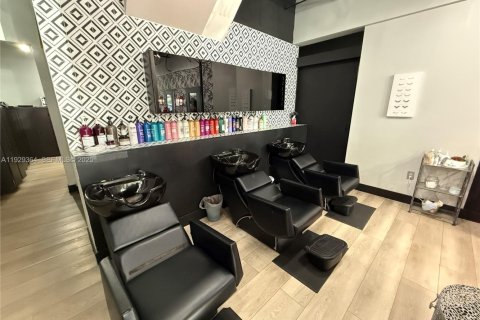 Propiedad comercial en venta en Fort Lauderdale, Florida № 1992598 - foto 4