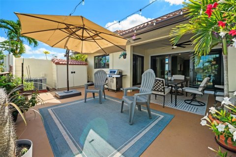 House in Hialeah, Florida 2 bedrooms, 121.98 sq.m. № 2040003 - photo 20