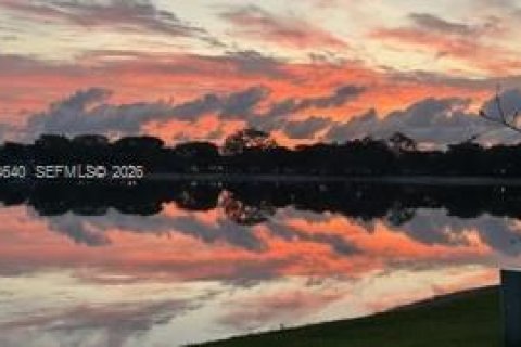 House in Hialeah, Florida 2 bedrooms, 121.98 sq.m. № 2040003 - photo 27