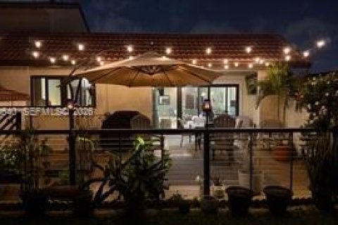 House in Hialeah, Florida 2 bedrooms, 121.98 sq.m. № 2040003 - photo 28