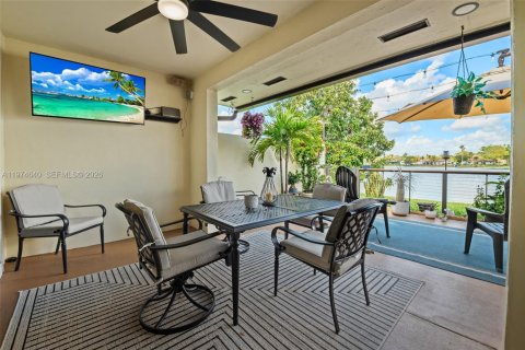 House in Hialeah, Florida 2 bedrooms, 121.98 sq.m. № 2040003 - photo 19