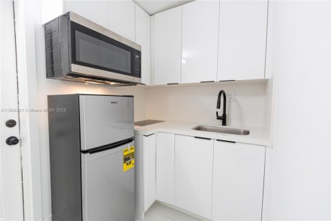 Immobilier commercial à louer à Miami, Floride: 1 chambre, 119.1 m2 № 1743896 - photo 8