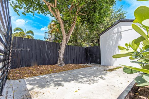 Immobilier commercial à louer à Miami, Floride: 1 chambre, 119.1 m2 № 1743896 - photo 13