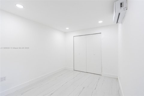 Immobilier commercial à louer à Miami, Floride: 1 chambre, 119.1 m2 № 1743896 - photo 4