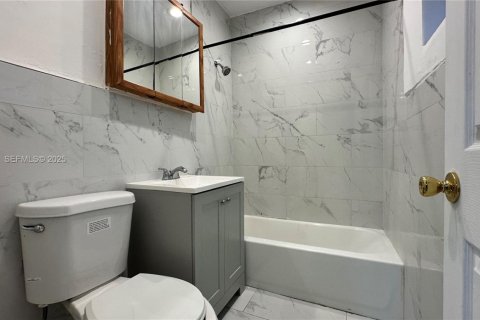 Снять в аренду виллу или дом в Холливуд, Флорида 3 спальни, 191.47м2, № 1992423 - фото 6