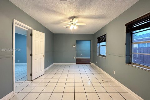 Снять в аренду виллу или дом в Холливуд, Флорида 3 спальни, 191.47м2, № 1992423 - фото 3