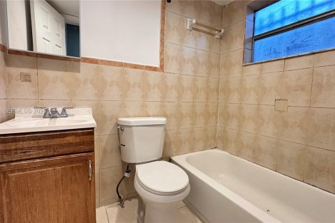 Снять в аренду виллу или дом в Холливуд, Флорида 3 спальни, 191.47м2, № 1992423 - фото 16