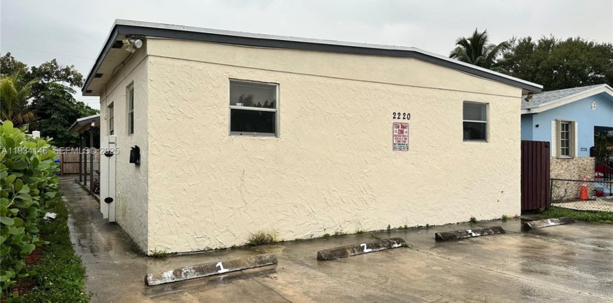 Дом в Холливуд, Флорида 3 спальни, 191.47м2 № 1992423