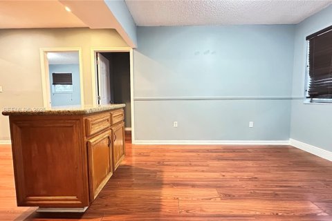 Снять в аренду виллу или дом в Холливуд, Флорида 3 спальни, 191.47м2, № 1992423 - фото 10