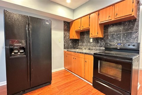 Снять в аренду виллу или дом в Холливуд, Флорида 3 спальни, 191.47м2, № 1992423 - фото 9