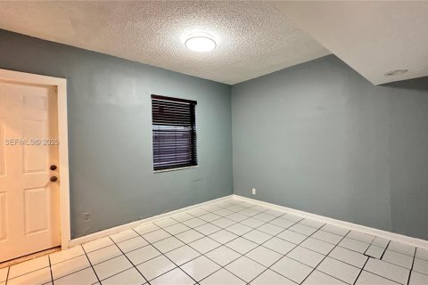 Снять в аренду виллу или дом в Холливуд, Флорида 3 спальни, 191.47м2, № 1992423 - фото 4