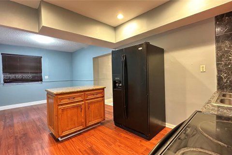 Снять в аренду виллу или дом в Холливуд, Флорида 3 спальни, 191.47м2, № 1992423 - фото 12