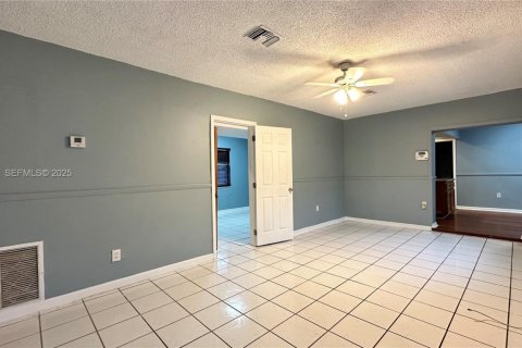 Снять в аренду виллу или дом в Холливуд, Флорида 3 спальни, 191.47м2, № 1992423 - фото 2