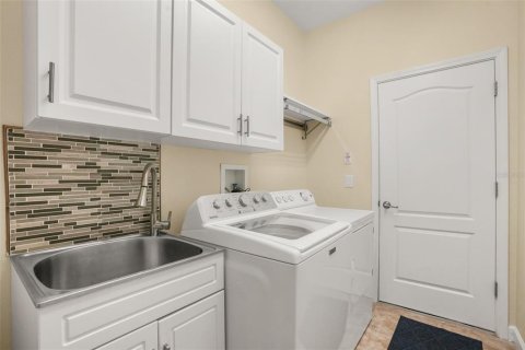 Casa en venta en Kissimmee, Florida, 5 dormitorios, 273.13 m2 № 2385754 - foto 11