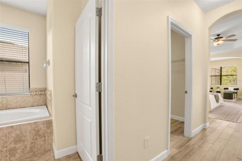 Casa en venta en Kissimmee, Florida, 5 dormitorios, 273.13 m2 № 2385754 - foto 26