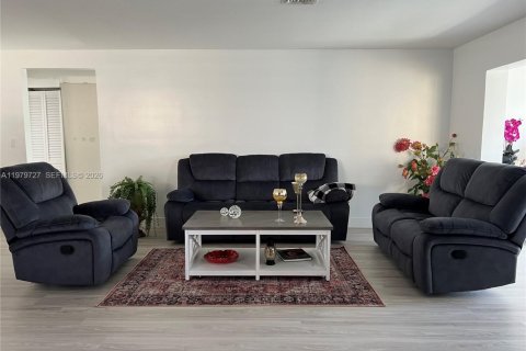 Купить виллу или дом в Помпано-Бич, Флорида 2 спальни, 122.26м2, № 2043633 - фото 28