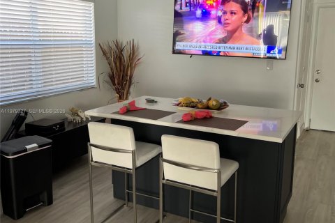 Купить виллу или дом в Помпано-Бич, Флорида 2 спальни, 122.26м2, № 2043633 - фото 3