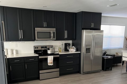 Купить виллу или дом в Помпано-Бич, Флорида 2 спальни, 122.26м2, № 2043633 - фото 4