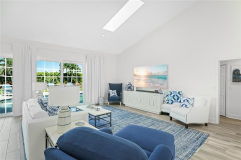 Villa ou maison à vendre à Sarasota, Floride: 4 chambres, 303.7 m2 № 2399447 - photo 13