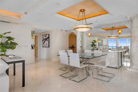 Condominio en venta en Aventura, Florida, 3 dormitorios, 245.26 m2 № 1865468 - foto 15