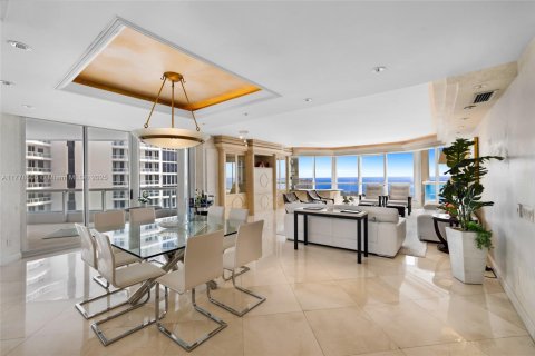 Condominio en venta en Aventura, Florida, 3 dormitorios, 245.26 m2 № 1865468 - foto 1