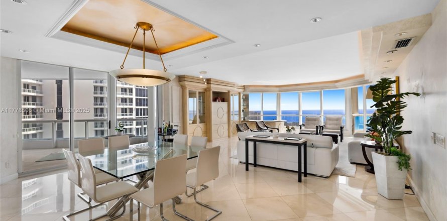 Condominio en Aventura, Florida, 3 dormitorios  № 1865468