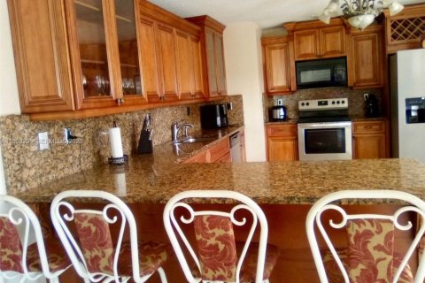 Casa en alquiler en Miami, Florida, 4 dormitorios, 195.75 m2 № 2018082 - foto 4