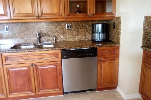 Casa en alquiler en Miami, Florida, 4 dormitorios, 195.75 m2 № 2018082 - foto 8